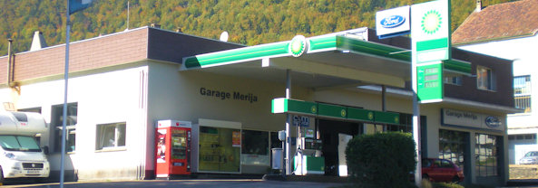 merija banner garage